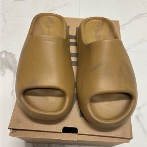Ochre Yeezy slides sizes 6 and 7 dead stock with box never worn